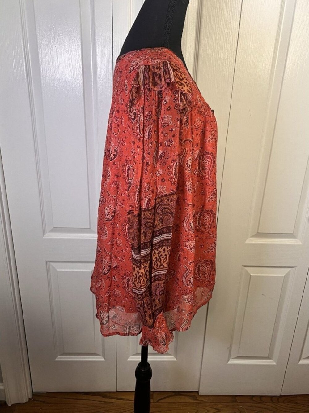 Sundance Long Sleeve Viscose Crinkle Top Sz S Boho Smocked Paisley Peasant V Nec - Picture 6 of 9